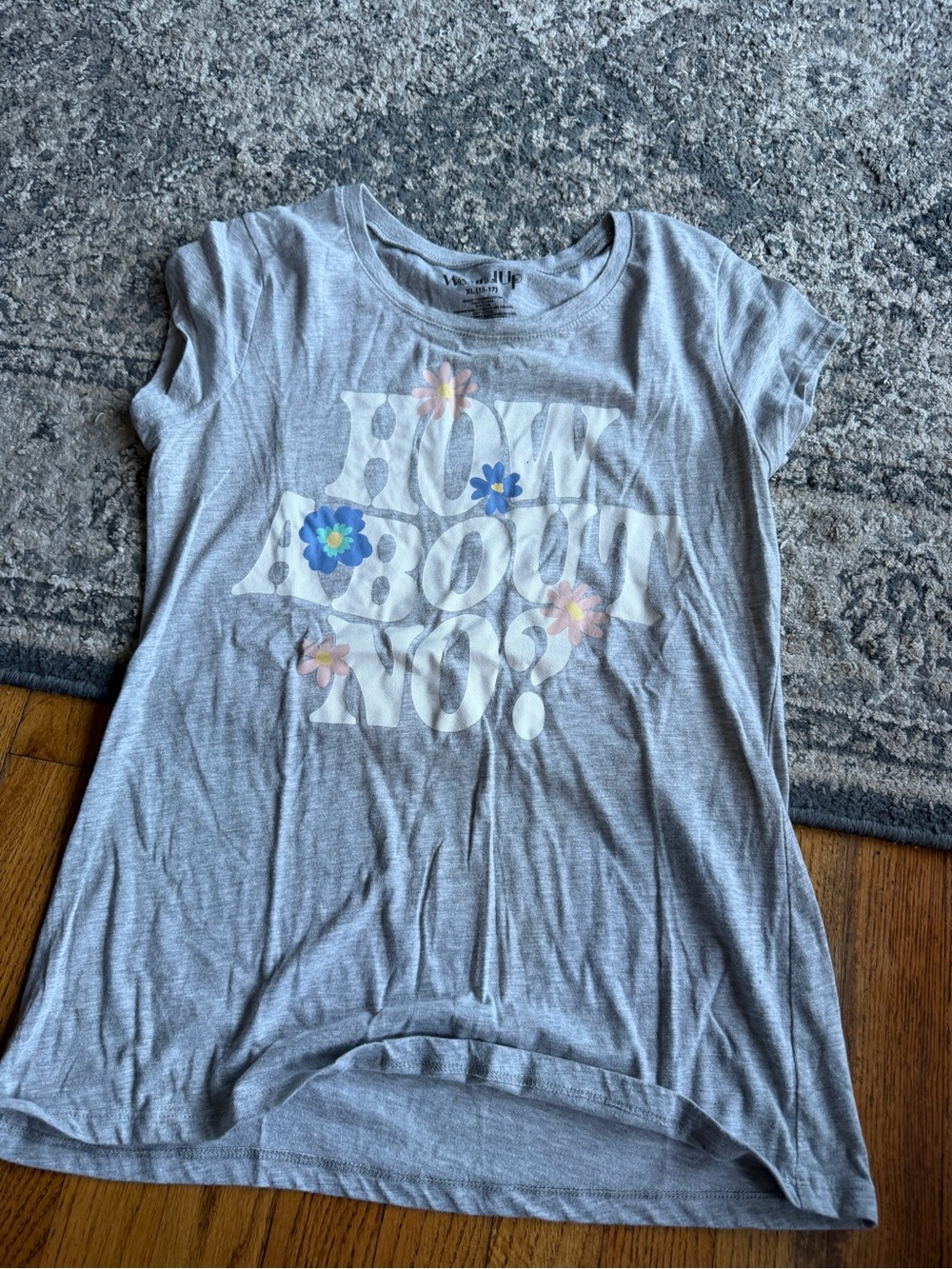 Source Unknown Light Gray Graphic Tee with Floral Prints